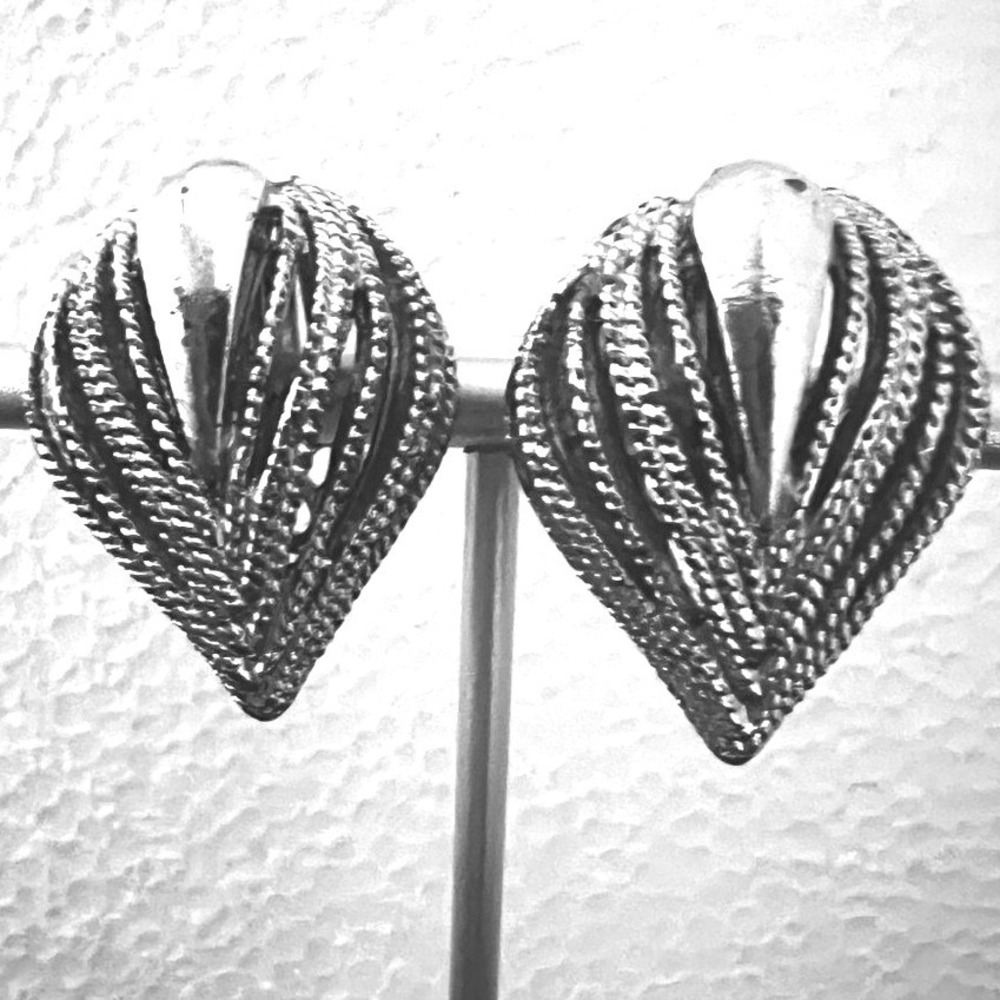 Vintage Coro Silver‎ Tone Earrings Clip On Textured Hot Air Balloon Teardrop